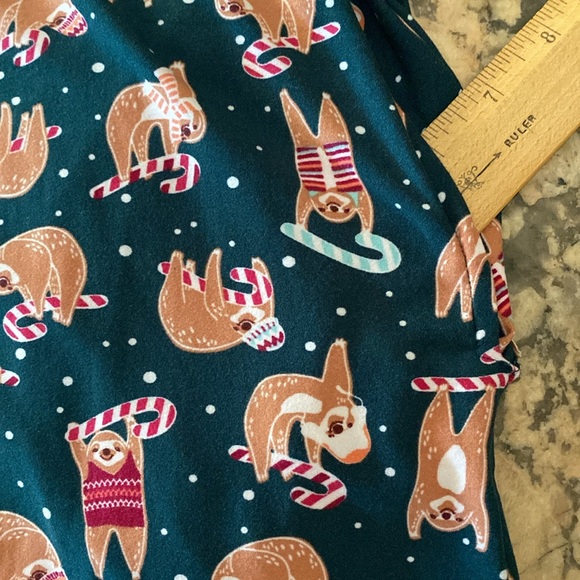 JOCKEY (XL) Sleep or Loungewear Top Dark Green+Tan Sloths w/Peppermint Canes NWT - Picture 10 of 13
